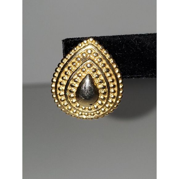 A Trifari Women's Chunky Gold Tone Vintage 80's Pierced Earrings Teardro… - Picture 2 of 10